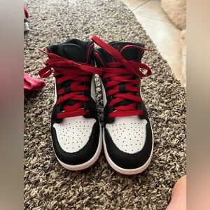 Nike boys size 5.5 mid tops